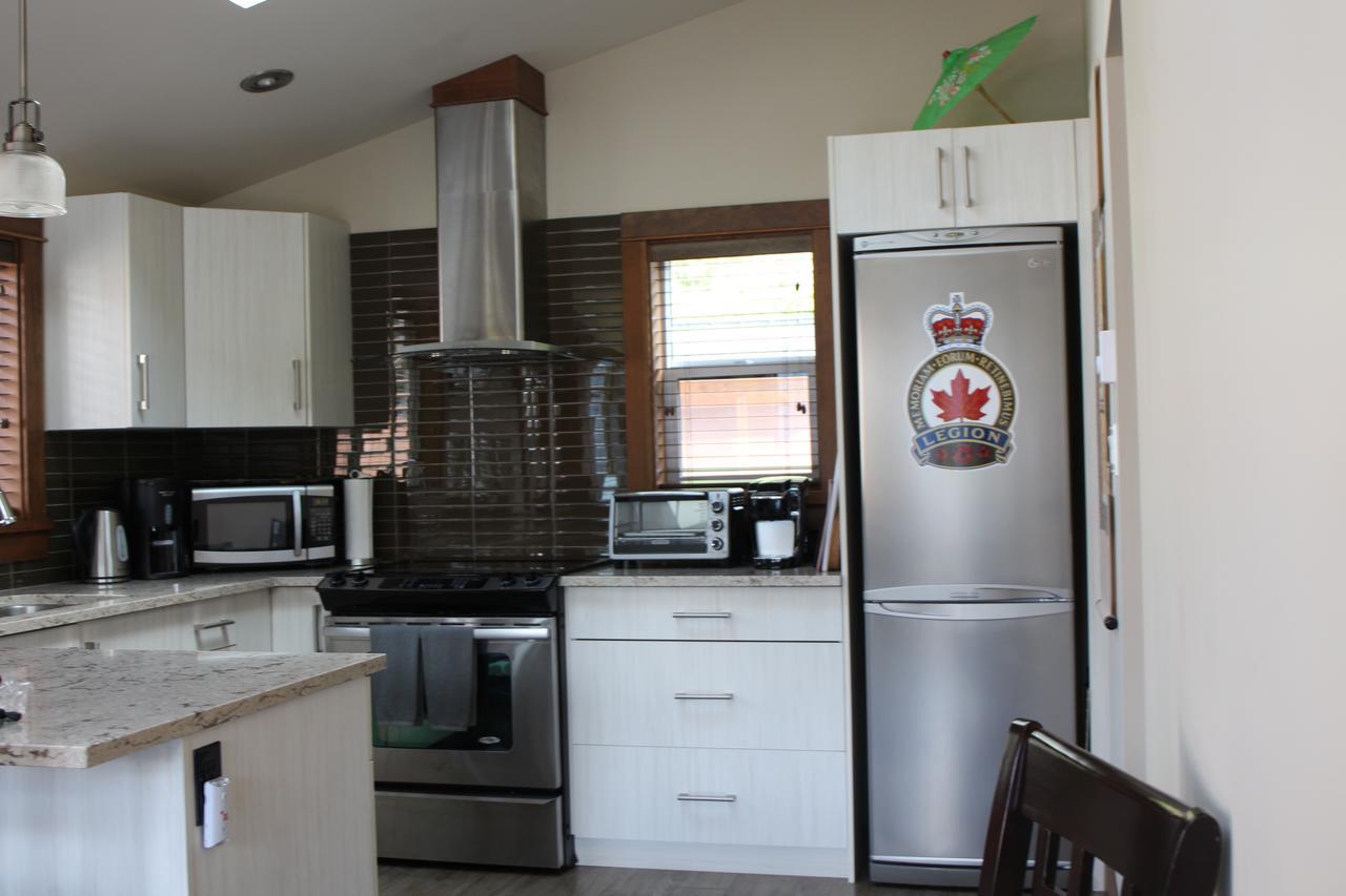 Tilby'S Rainbow Cottage Port Renfrew Exterior foto